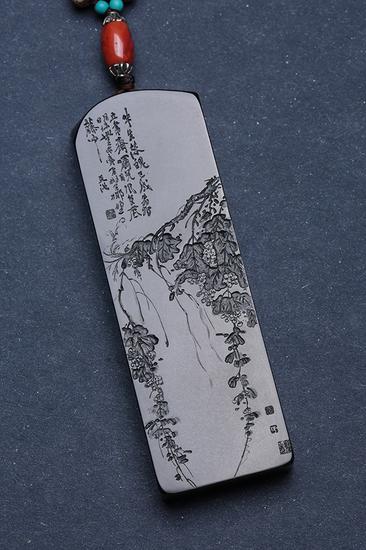 庞然 和田墨玉籽料“墨葡萄图”牌